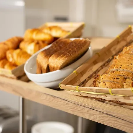 Kyriad Direct Clermont Ferrand Nord Hotel 2*