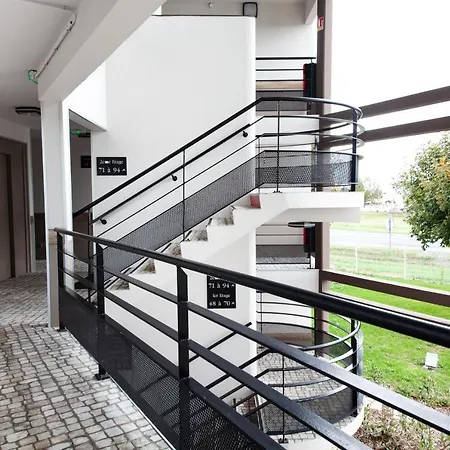 Kyriad Direct Clermont Ferrand Nord غيرزا