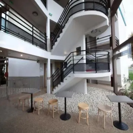 Kyriad Direct Clermont Ferrand Nord غيرزا