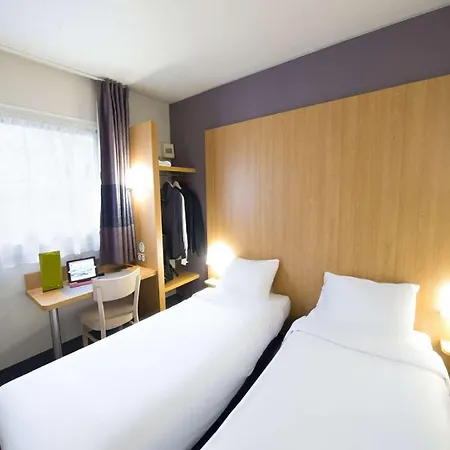 Kyriad Direct Clermont Ferrand Nord ホテル