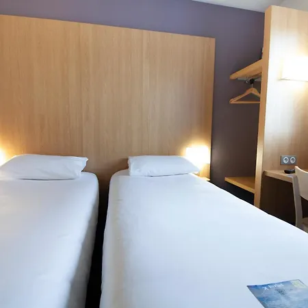 ホテル Kyriad Direct Clermont Ferrand Nord 2*