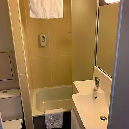 Kyriad Direct Clermont Ferrand Nord ホテル