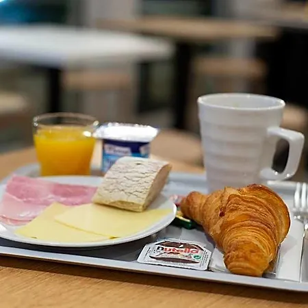 Kyriad Direct Clermont Ferrand Nord ジェルザ