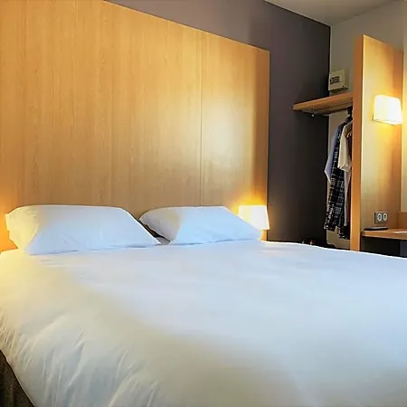 ホテル Kyriad Direct Clermont Ferrand Nord 2*
