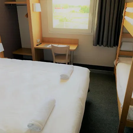 فندق Kyriad Direct Clermont Ferrand Nord 2*