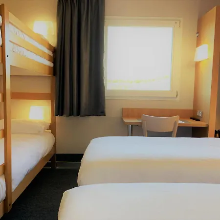 Kyriad Direct Clermont Ferrand Nord 2* غيرزا