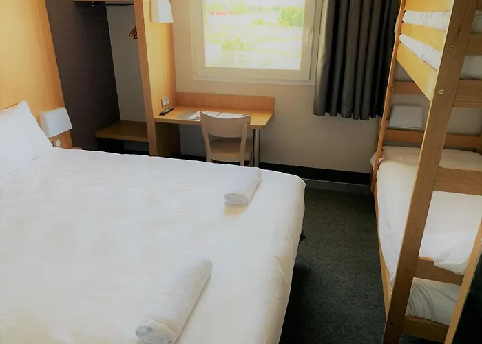 Отель Kyriad Direct Clermont Ferrand Nord 2*